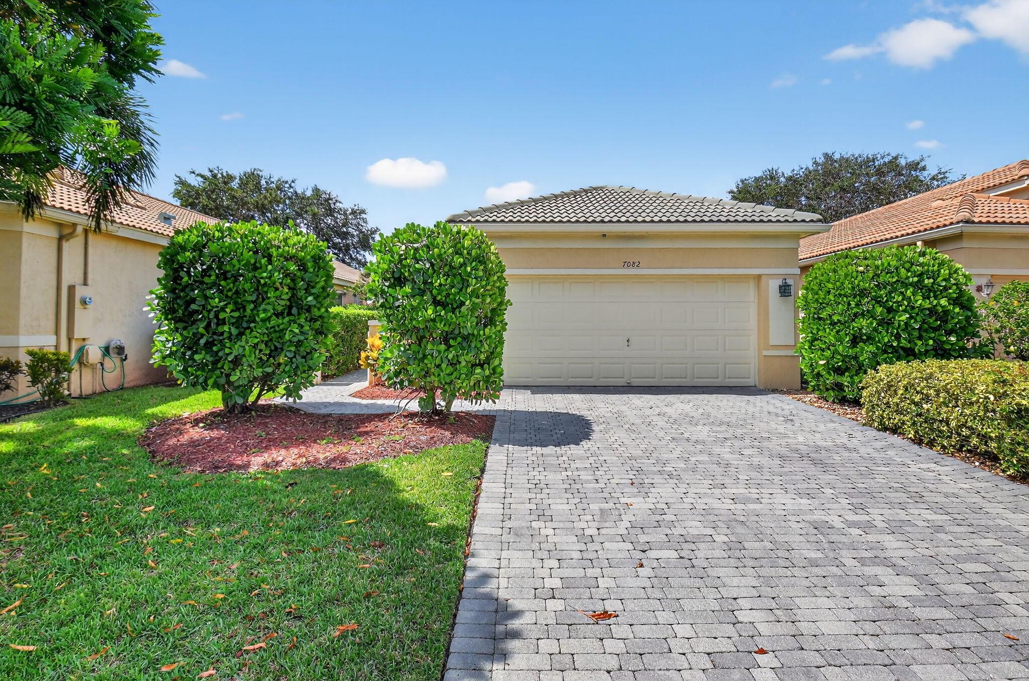 7082 Del Corso Ln