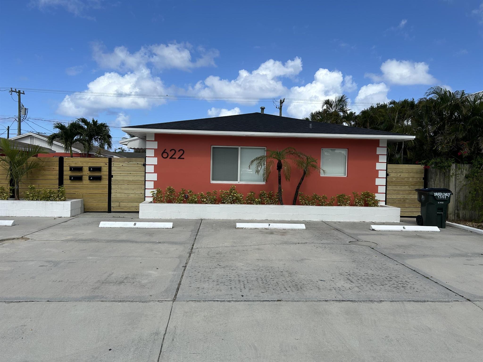 622 N M St #3