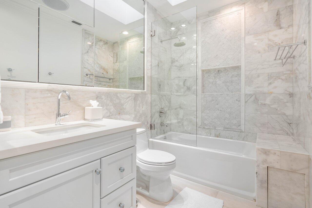 2160 SE Golfview Ln Stuart, FL 34996 2160 SE Golfview Ln Stuart, FL 34996