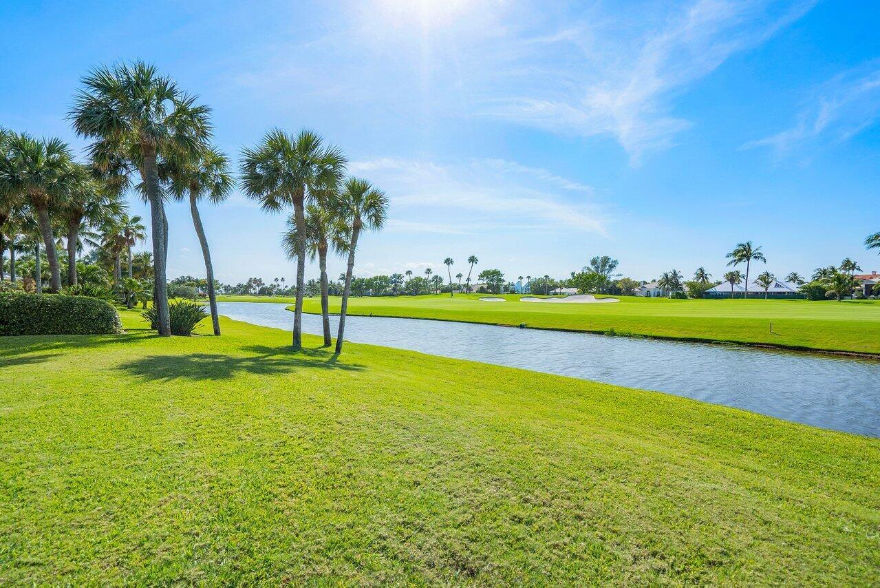 2160 SE Golfview Ln Stuart, FL 34996 2160 SE Golfview Ln Stuart, FL 34996