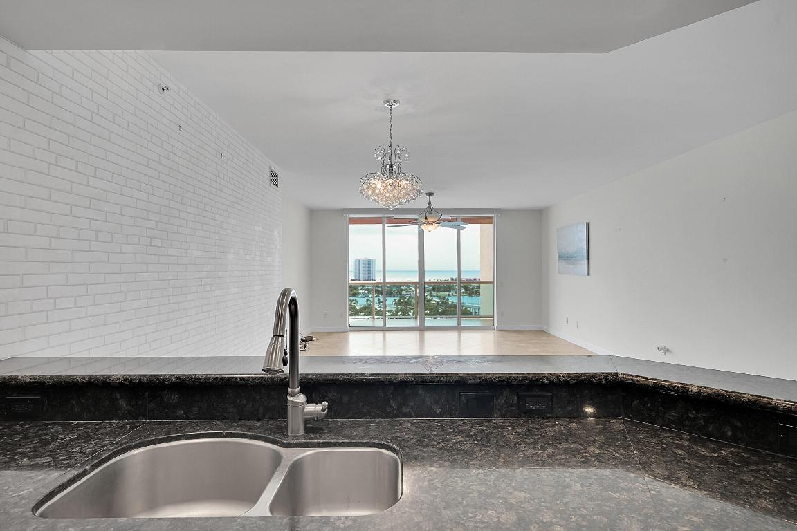 2640 Lake Shr #2011 Riviera Beach, FL 33404