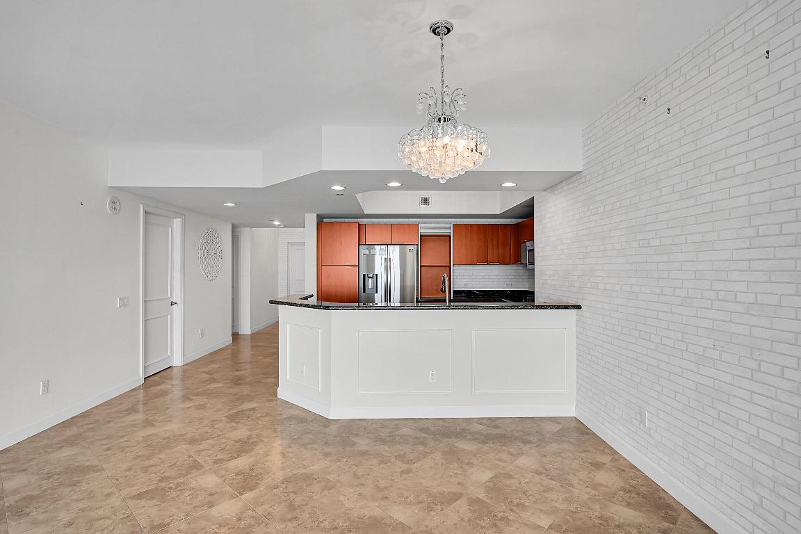 2640 Lake Shr #2011 Riviera Beach, FL 33404