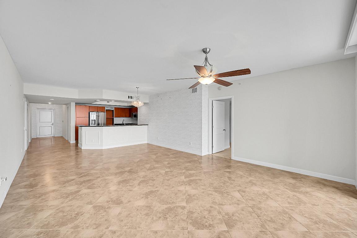 2640 Lake Shr #2011 Riviera Beach, FL 33404