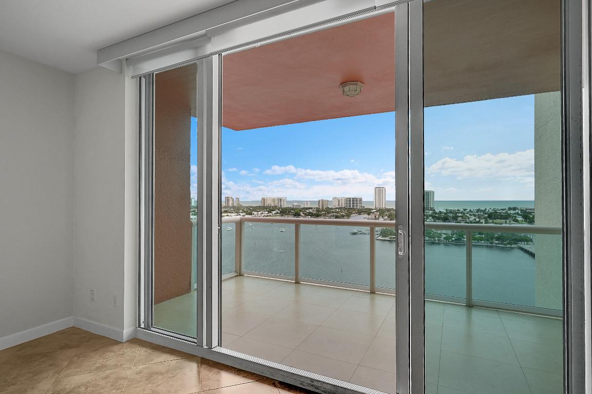 2640 Lake Shr #2011 Riviera Beach, FL 33404