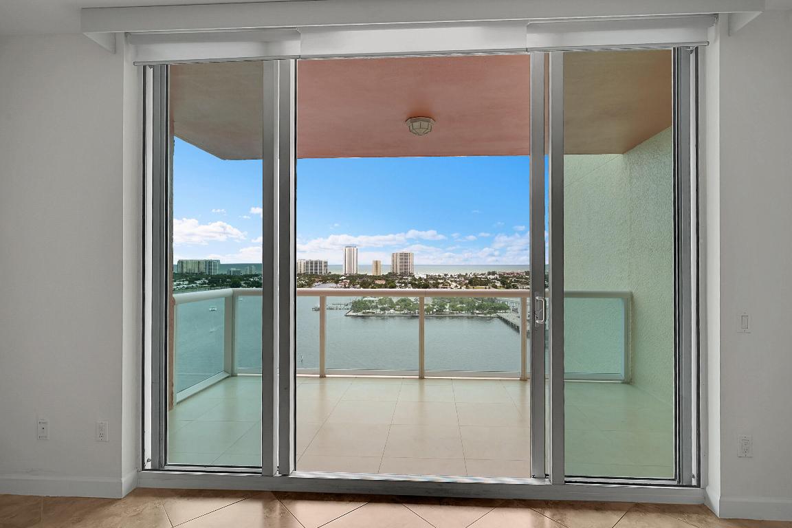 2640 Lake Shr #2011 Riviera Beach, FL 33404