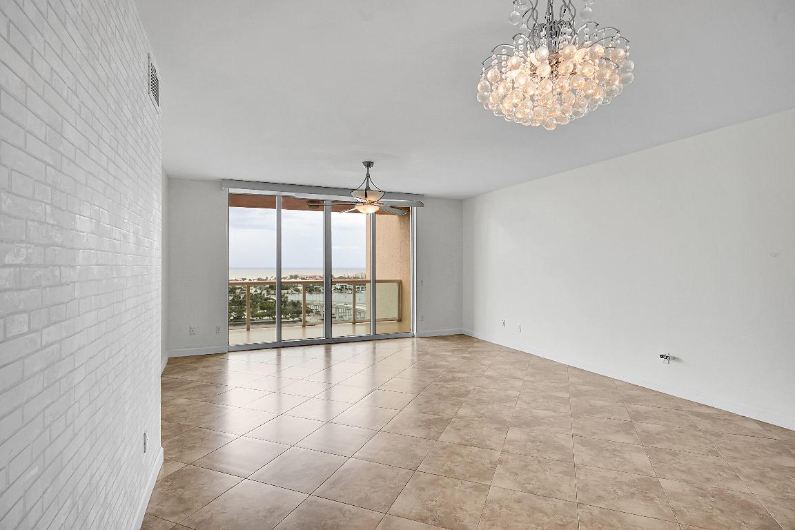 2640 Lake Shr #2011 Riviera Beach, FL 33404