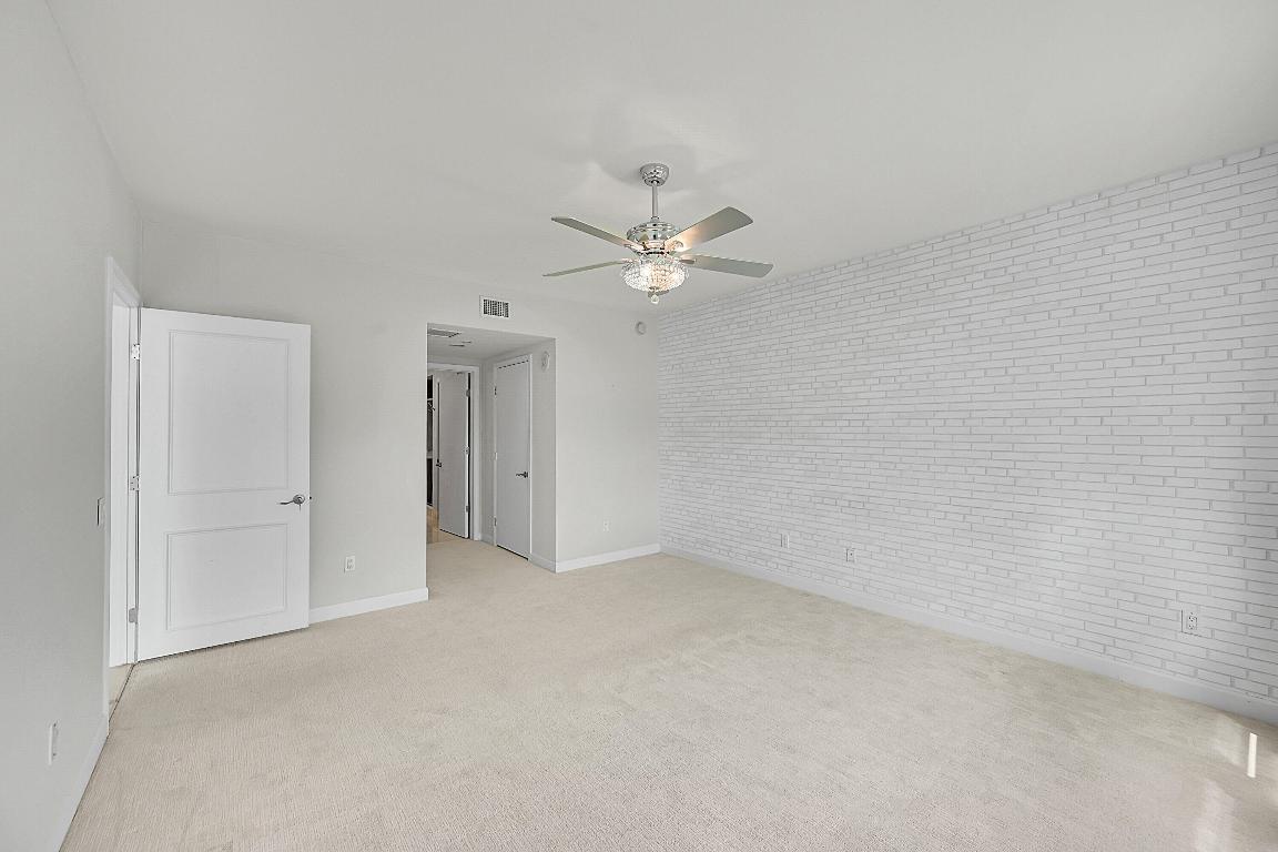 2640 Lake Shr #2011 Riviera Beach, FL 33404