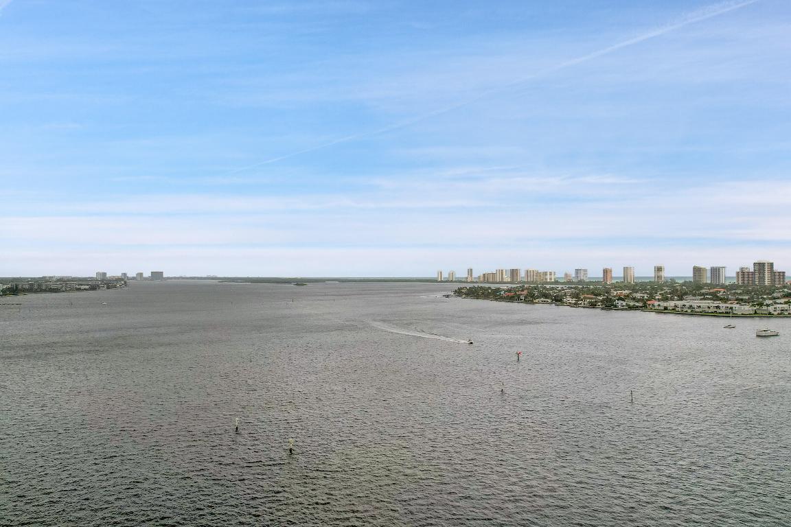 2640 Lake Shr #2011 Riviera Beach, FL 33404