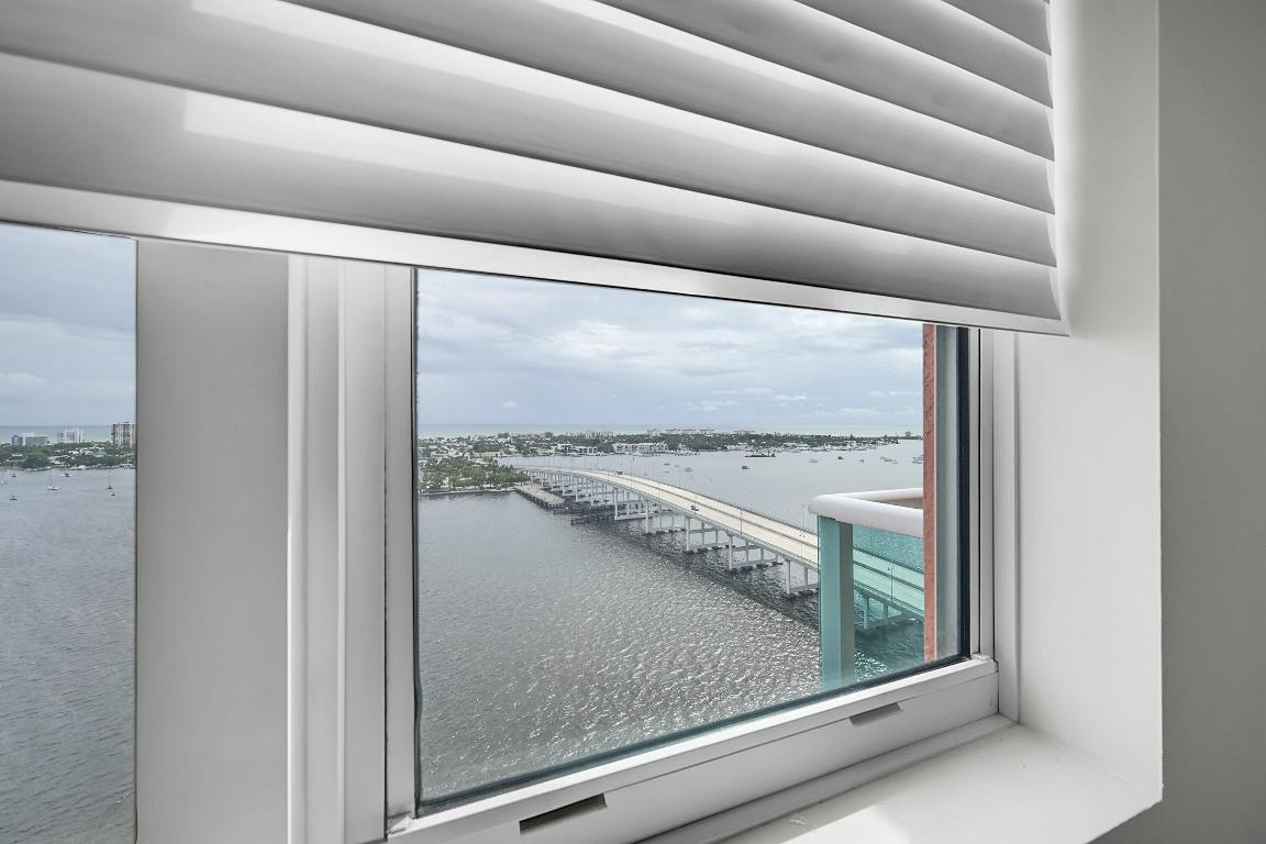 2640 Lake Shr #2011 Riviera Beach, FL 33404