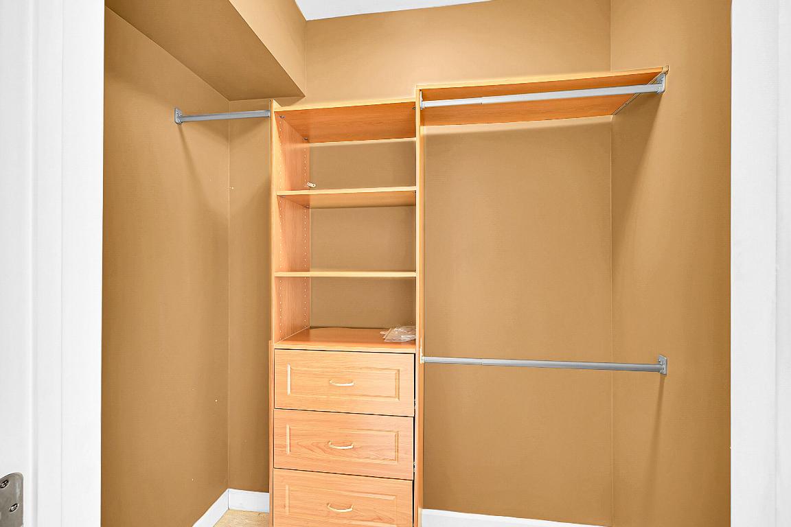 2640 Lake Shr #2011 Riviera Beach, FL 33404