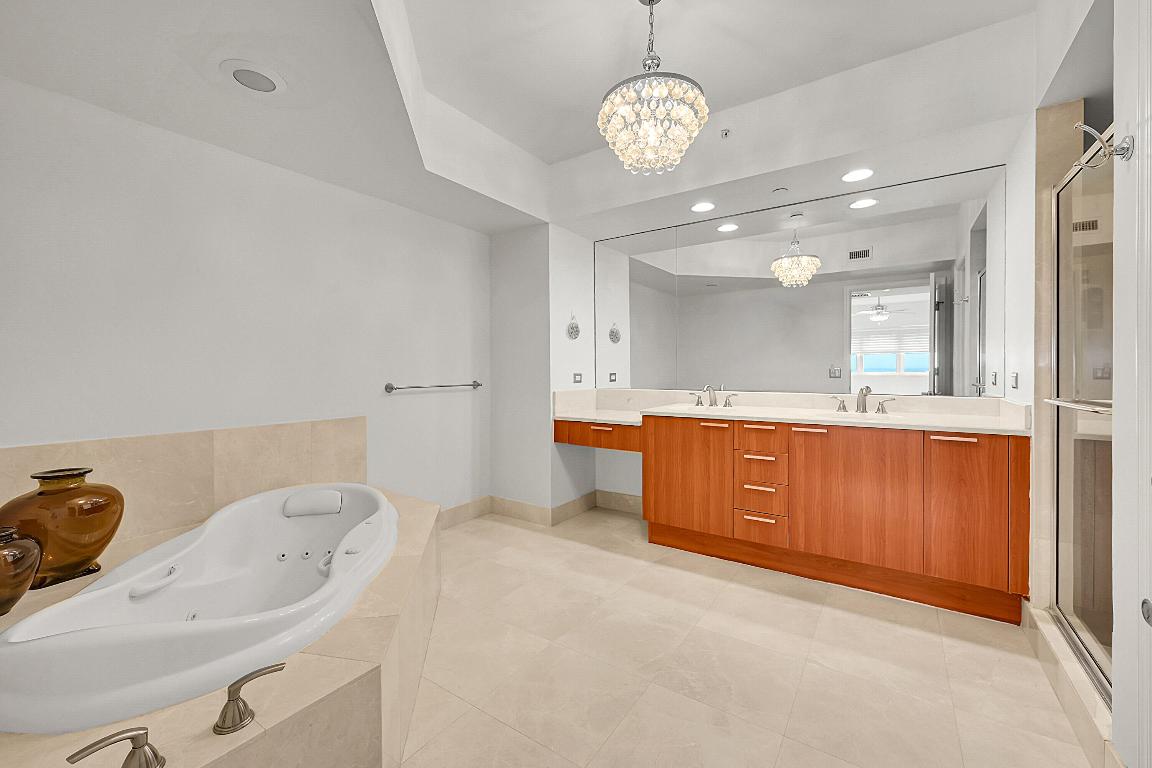 2640 Lake Shr #2011 Riviera Beach, FL 33404