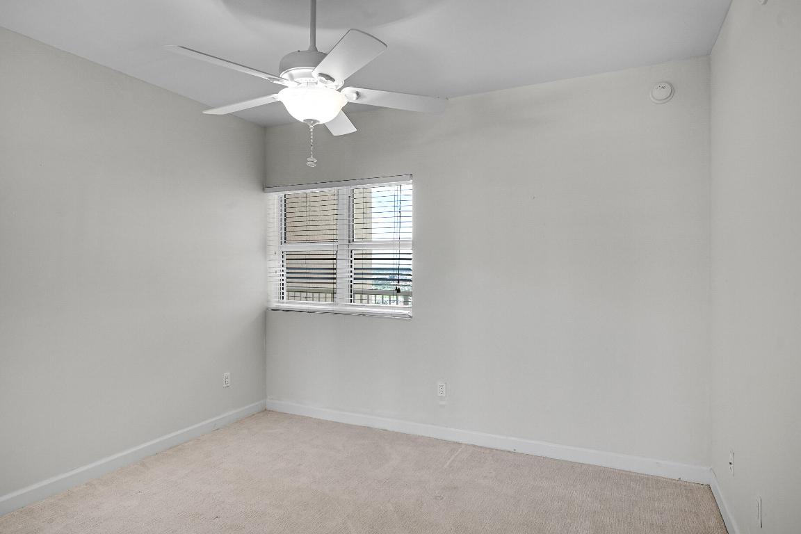 2640 Lake Shr #2011 Riviera Beach, FL 33404