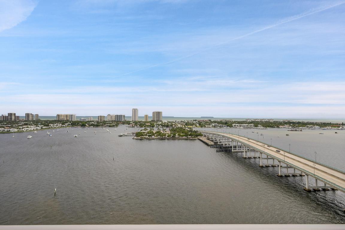 2640 Lake Shr #2011 Riviera Beach, FL 33404