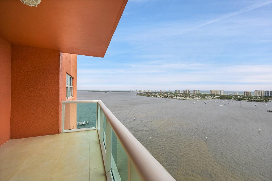 2640 Lake Shr #2011 Riviera Beach, FL 33404