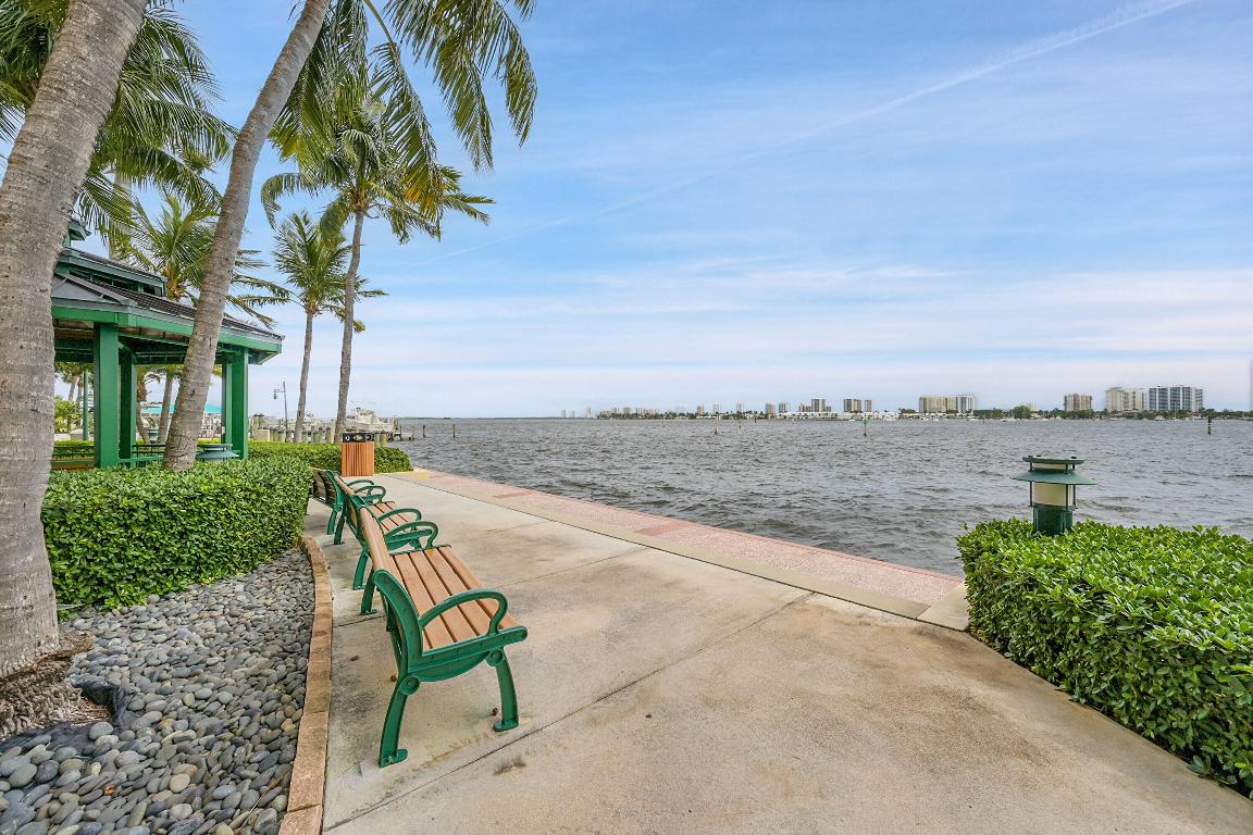 2640 Lake Shr #2011 Riviera Beach, FL 33404