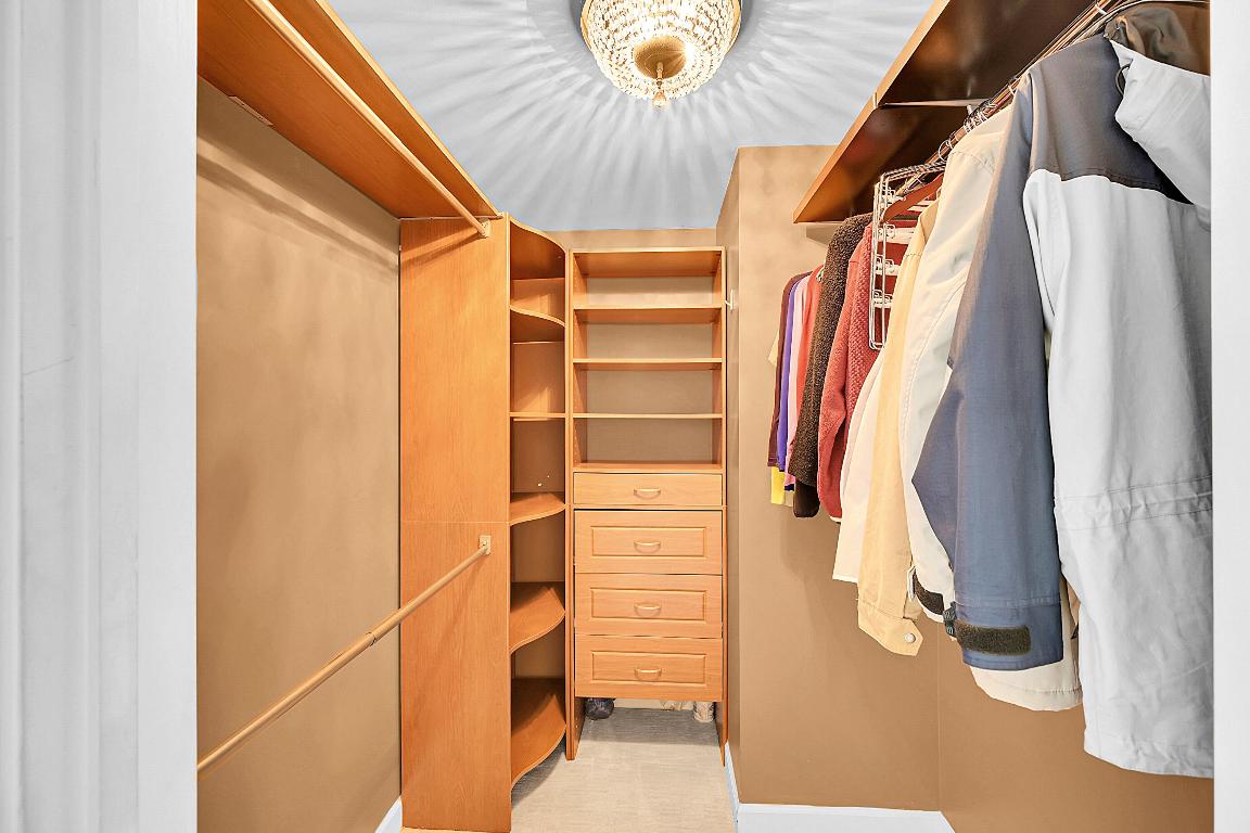 2640 Lake Shr #2011 Riviera Beach, FL 33404