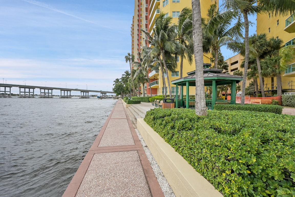 2640 Lake Shr #2011 Riviera Beach, FL 33404