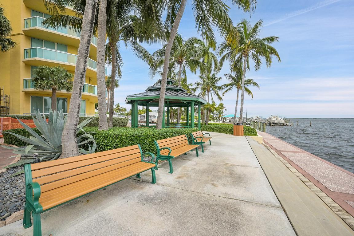 2640 Lake Shr #2011 Riviera Beach, FL 33404