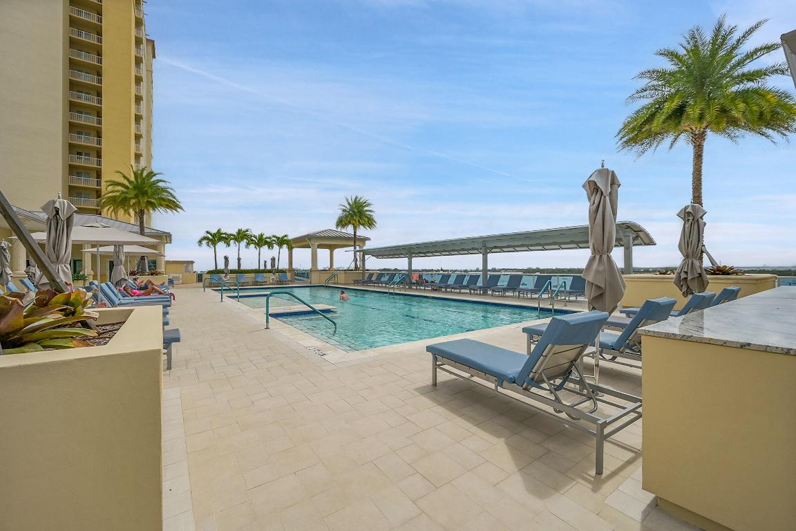 2640 Lake Shr #2011 Riviera Beach, FL 33404