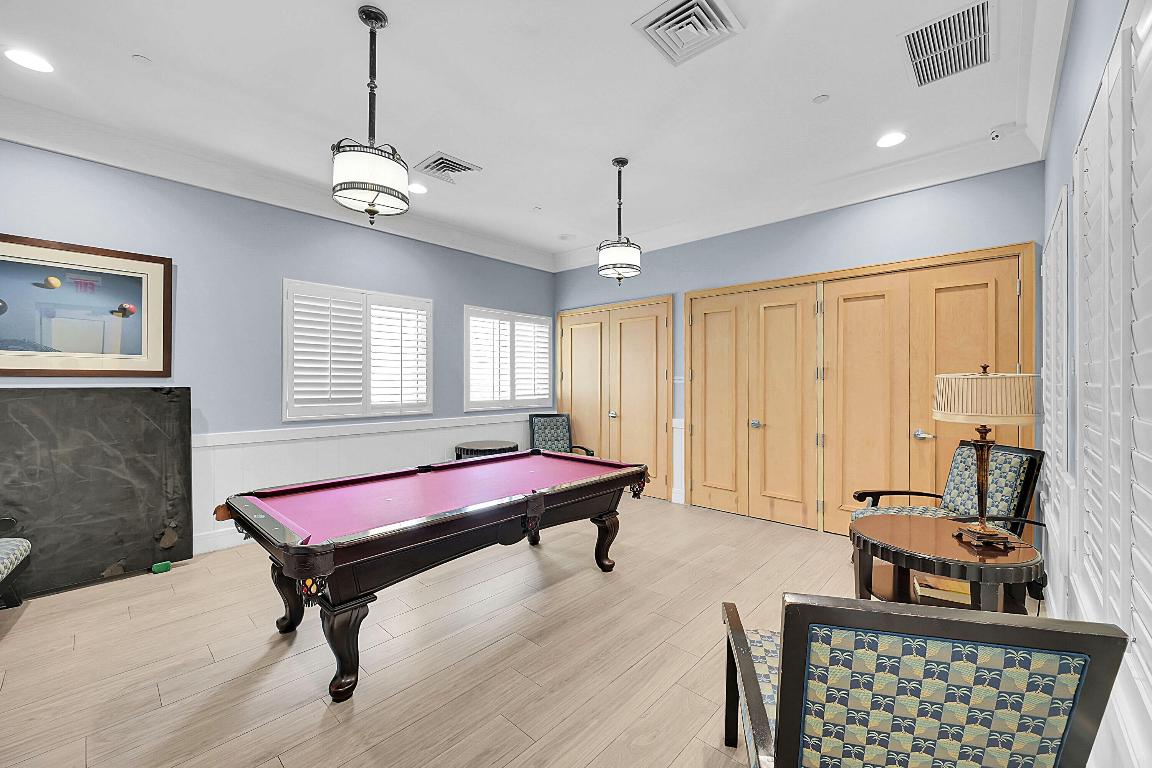 2640 Lake Shr #2011 Riviera Beach, FL 33404