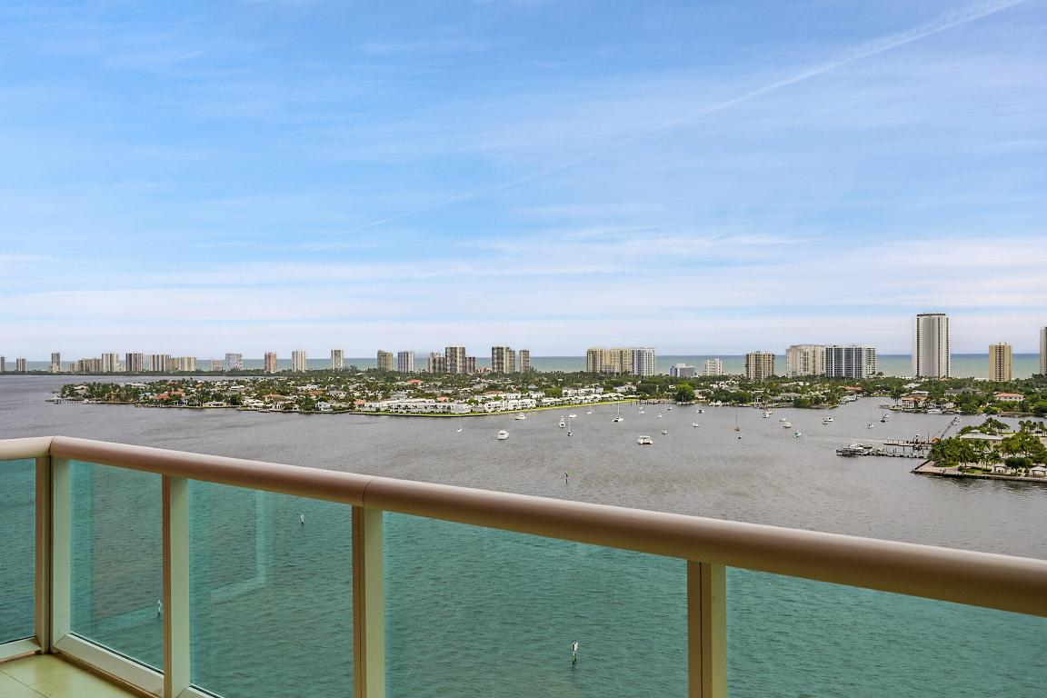 2640 Lake Shr #2011 Riviera Beach, FL 33404