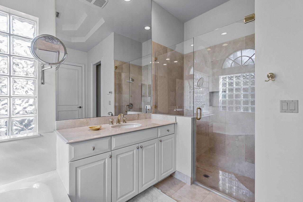 18 Sabal Is Dr Ocean Ridge, FL 33435