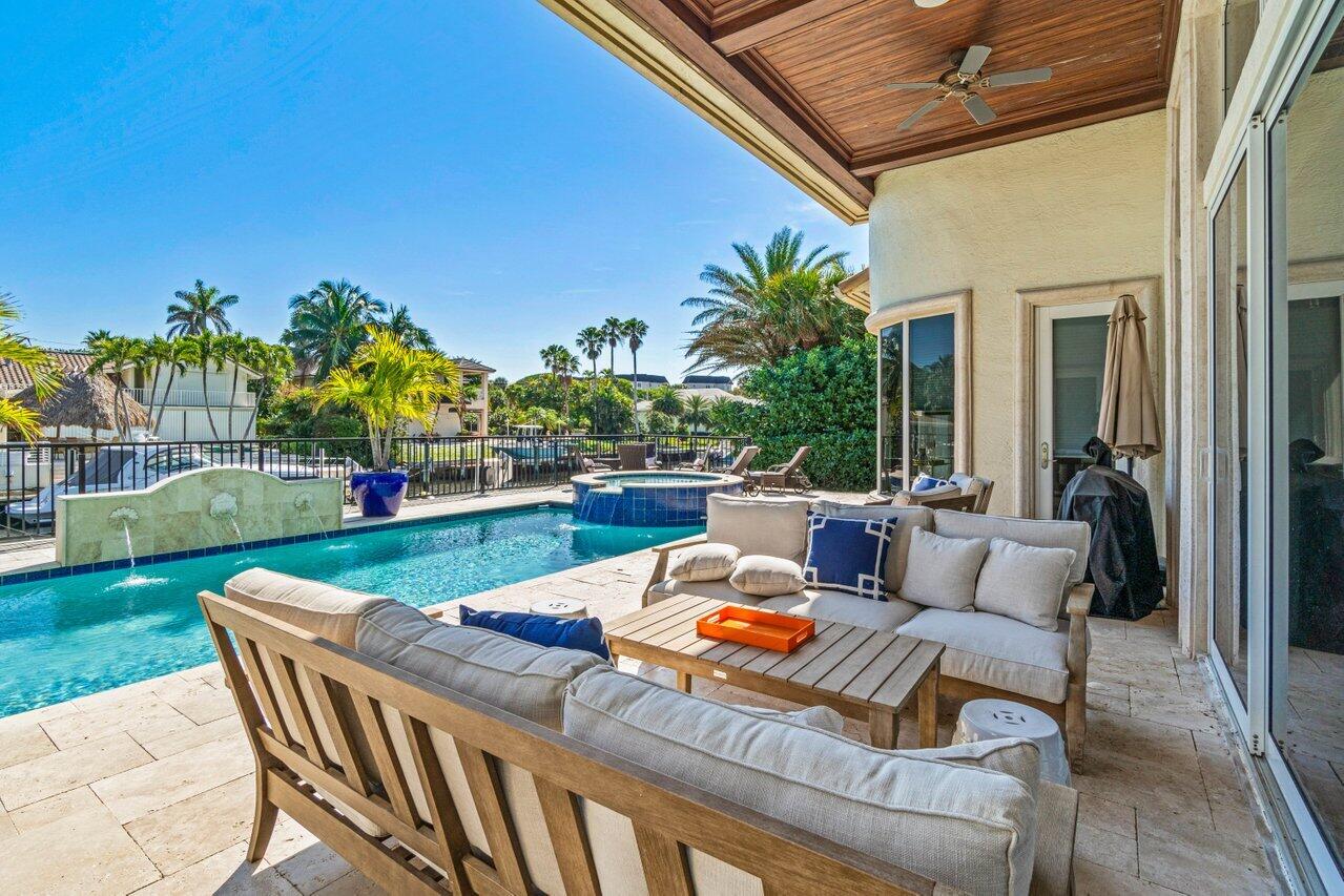 18 Sabal Is Dr Ocean Ridge, FL 33435