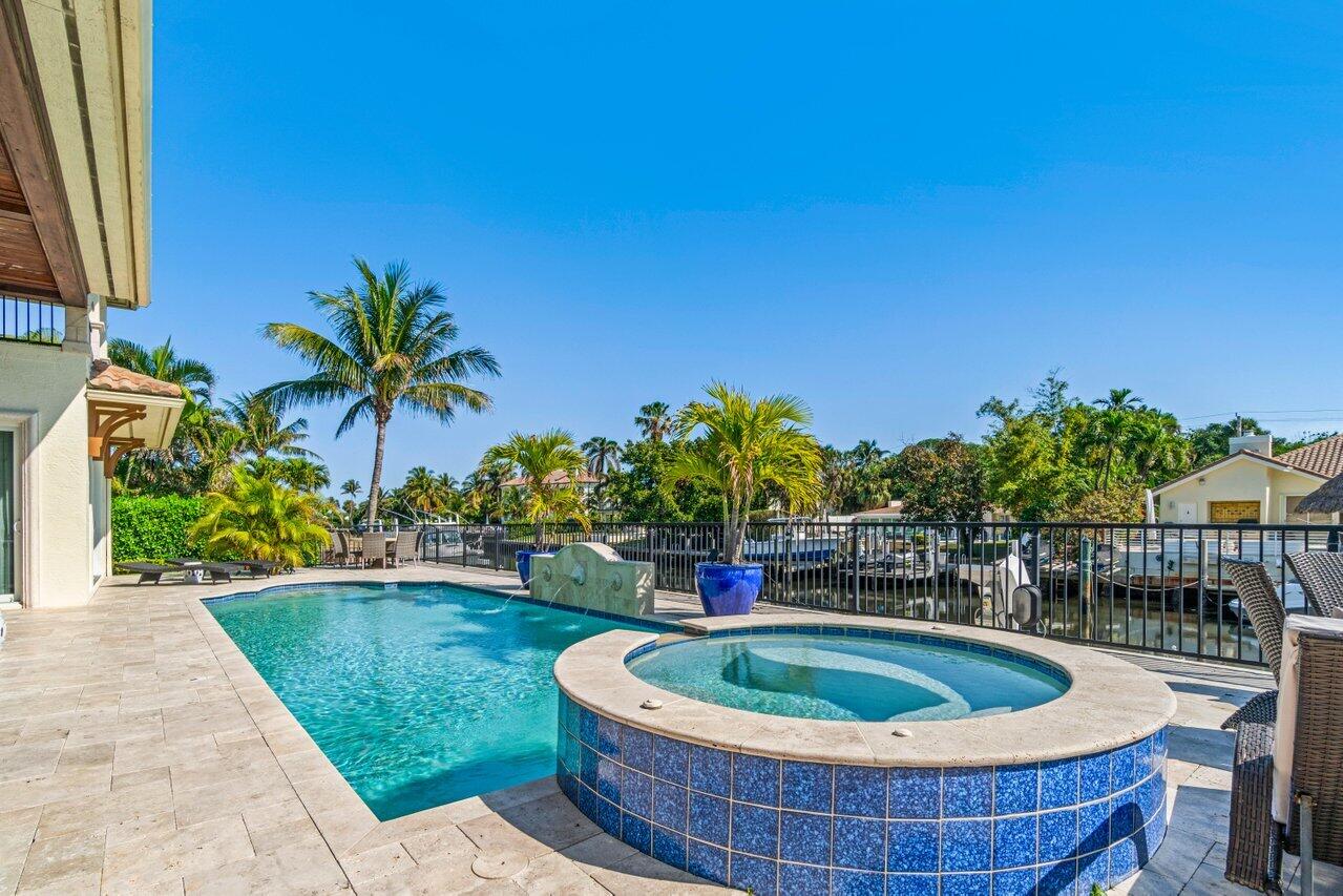 18 Sabal Is Dr Ocean Ridge, FL 33435