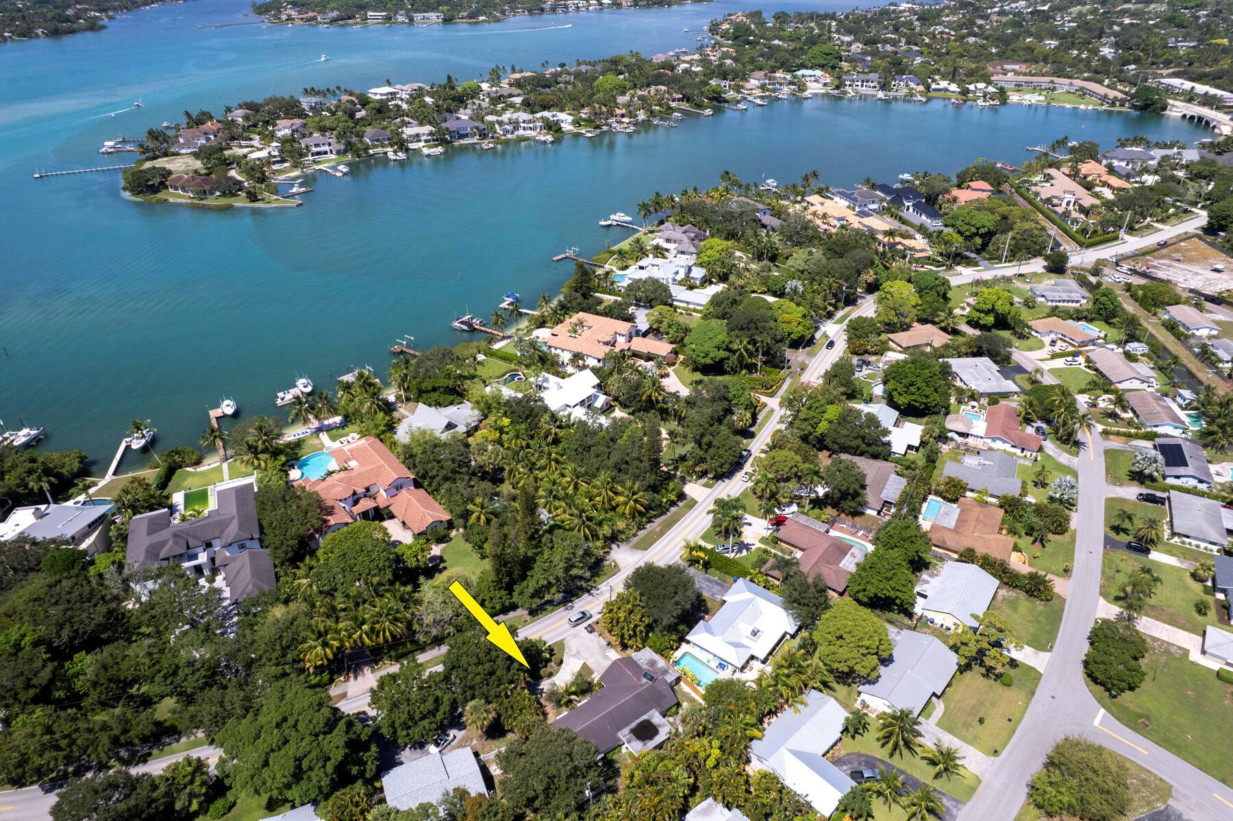 229 W Riverside Dr