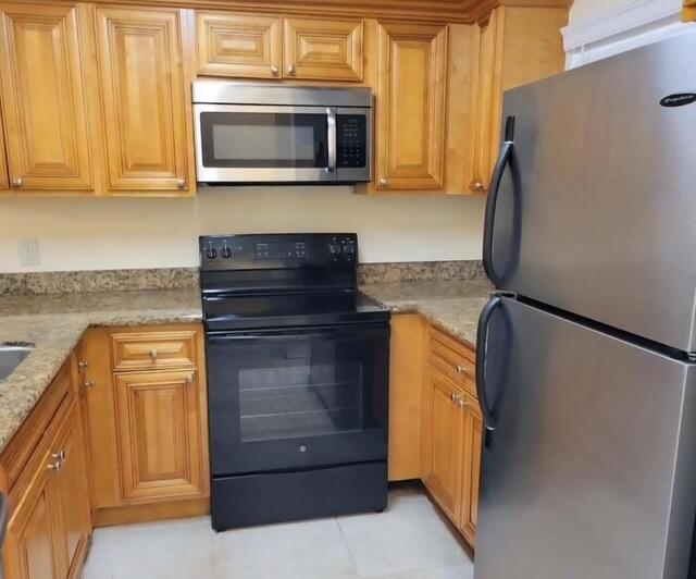 1442 E Lake Crystal Dr #E