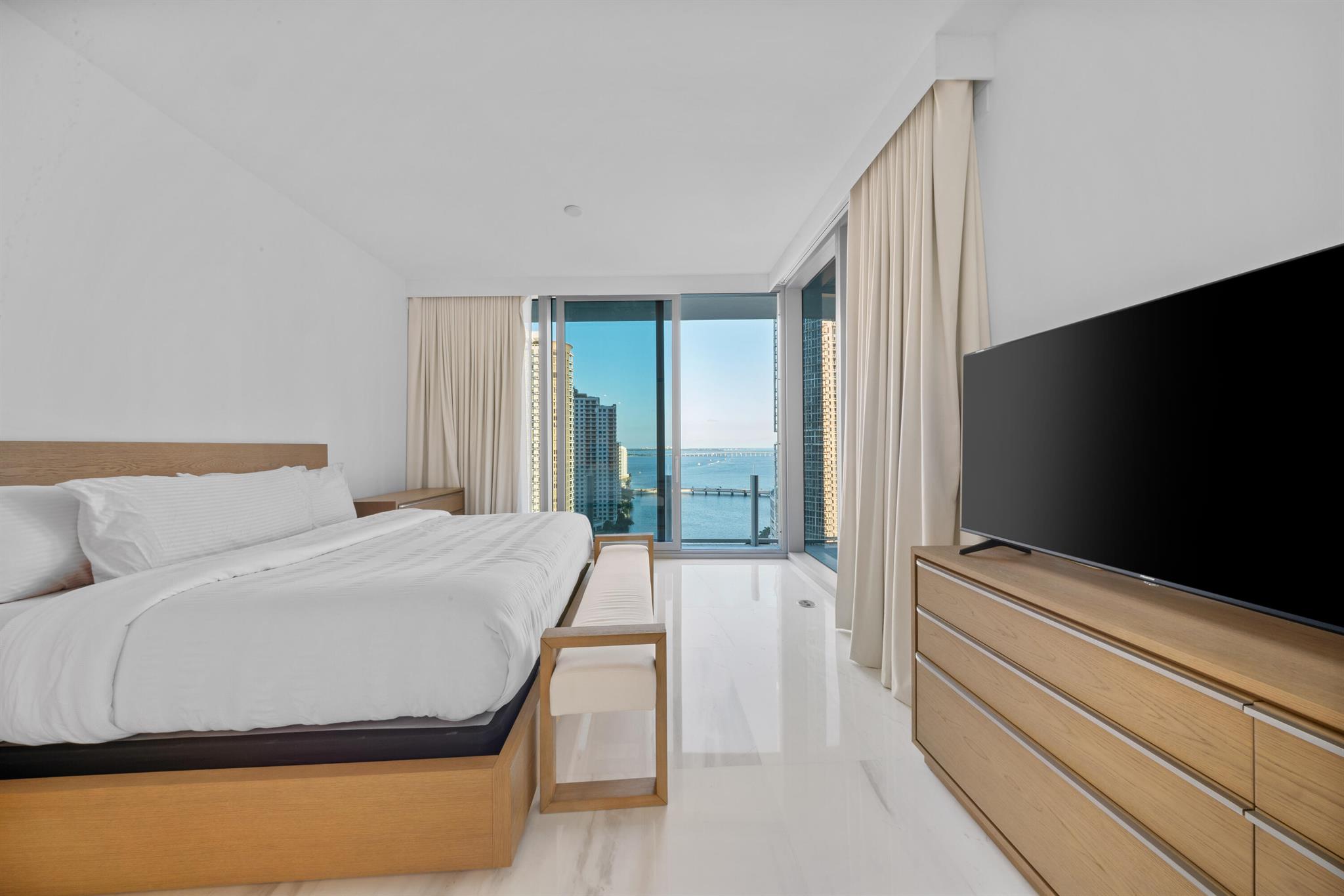 300 Biscayne Blvd Way #2004 Miami, FL 33131