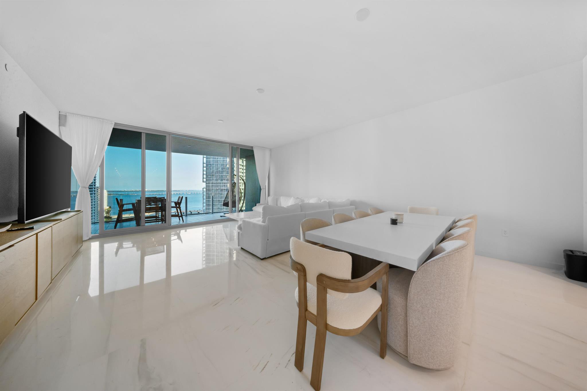 300 Biscayne Blvd Way #2004 Miami, FL 33131