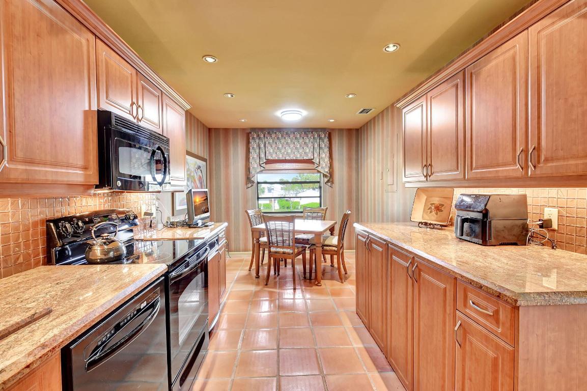 22 Eastgate Dr #D Boynton Beach, FL 33436