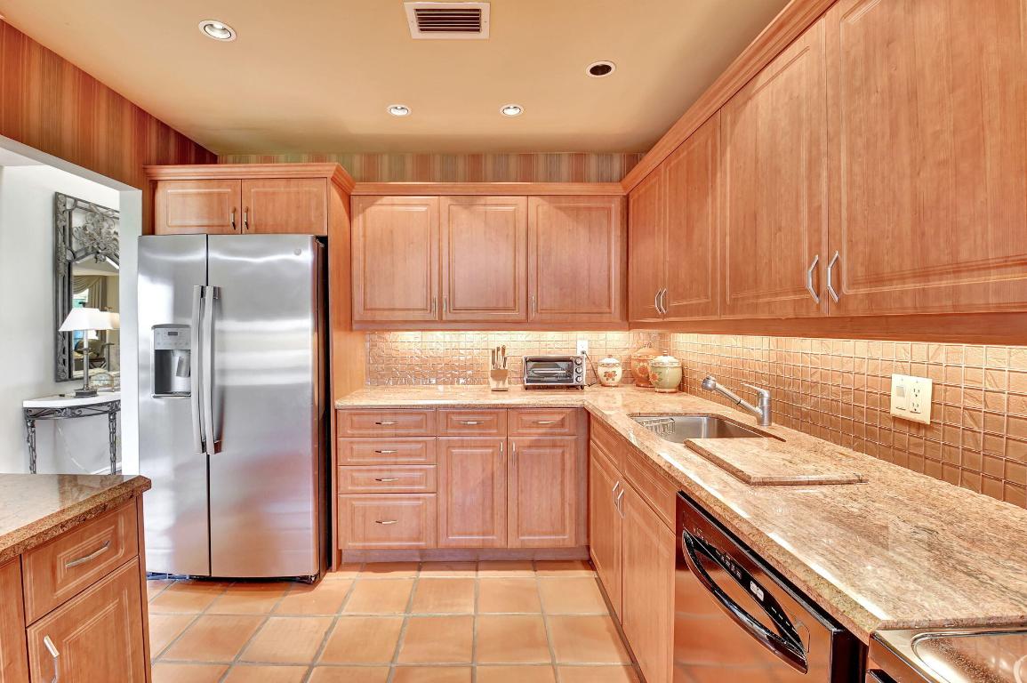 22 Eastgate Dr #D Boynton Beach, FL 33436