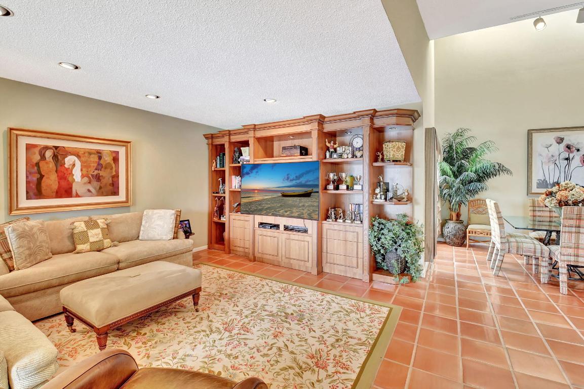 22 Eastgate Dr #D Boynton Beach, FL 33436