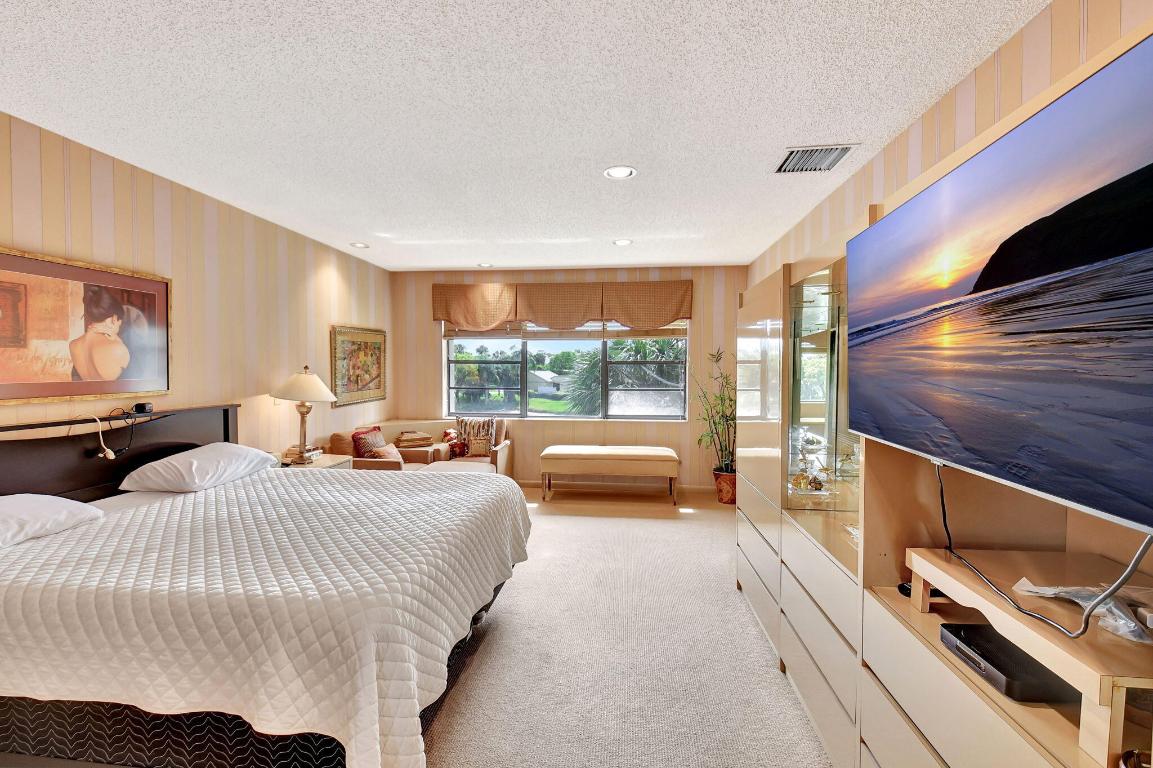 22 Eastgate Dr #D Boynton Beach, FL 33436