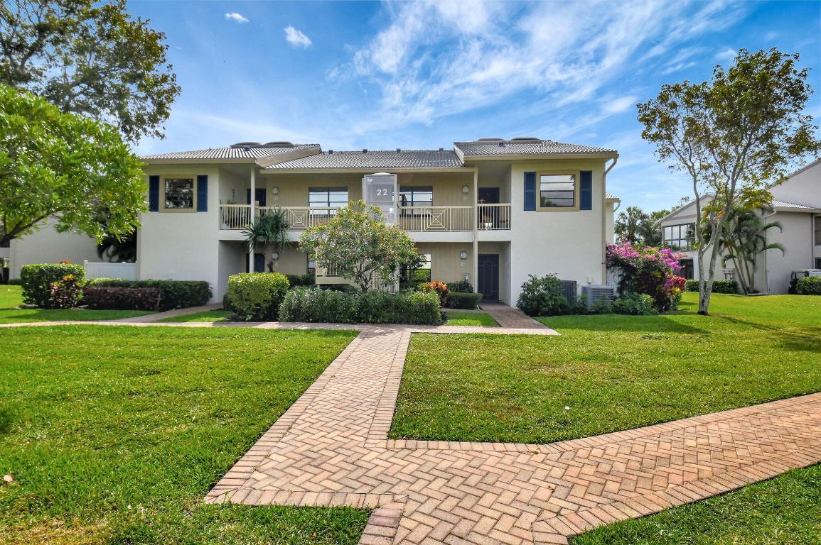 22 Eastgate Dr #D Boynton Beach, FL 33436