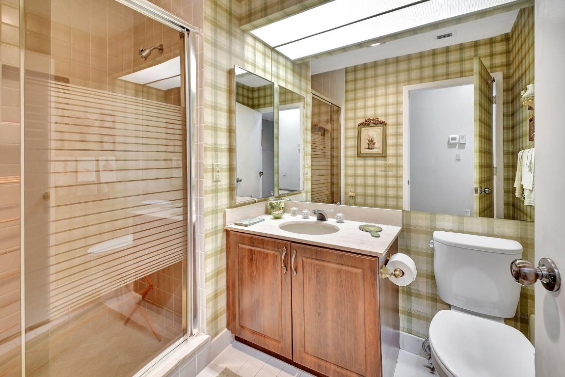 22 Eastgate Dr #D Boynton Beach, FL 33436