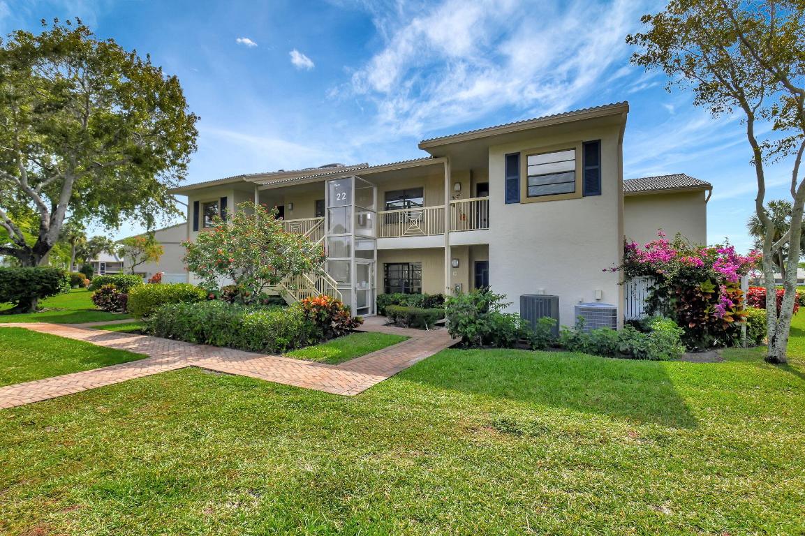 22 Eastgate Dr #D Boynton Beach, FL 33436