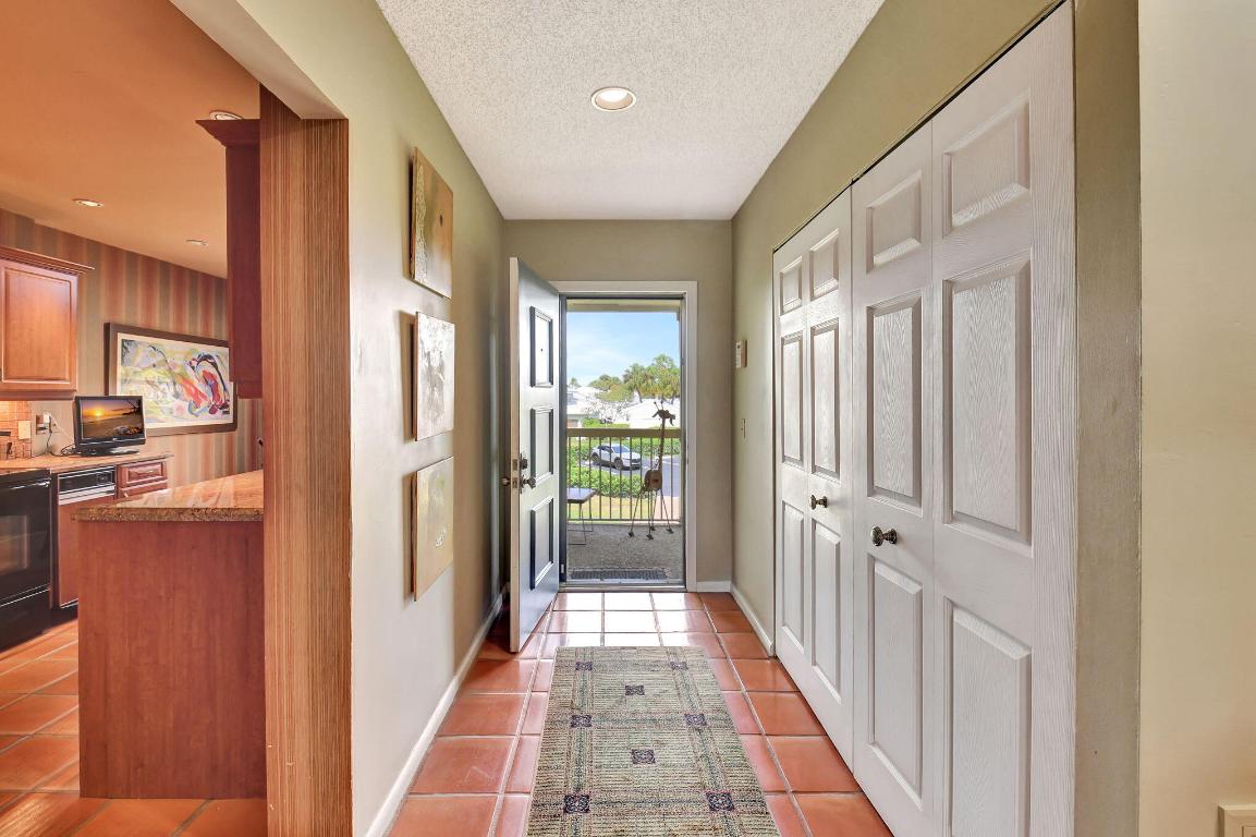 22 Eastgate Dr #D Boynton Beach, FL 33436