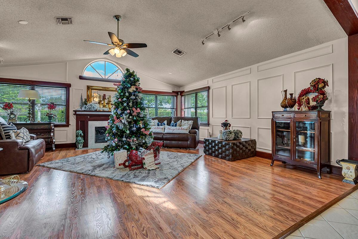 8142 Mimosa Pl Boynton Beach, FL 33472