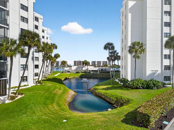 19800 Sandpointe Bay #708 Tequesta, FL 33469