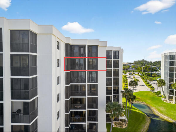 19800 Sandpointe Bay #708 Tequesta, FL 33469