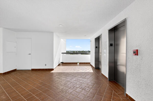 19800 Sandpointe Bay #708 Tequesta, FL 33469