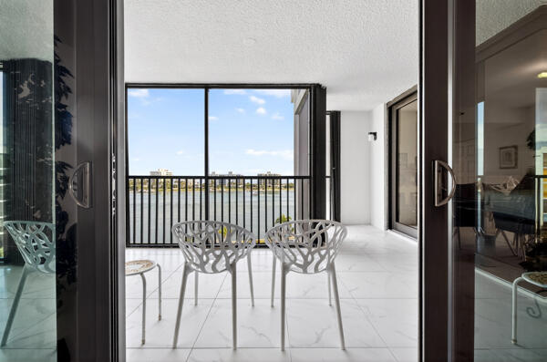 19800 Sandpointe Bay #708 Tequesta, FL 33469