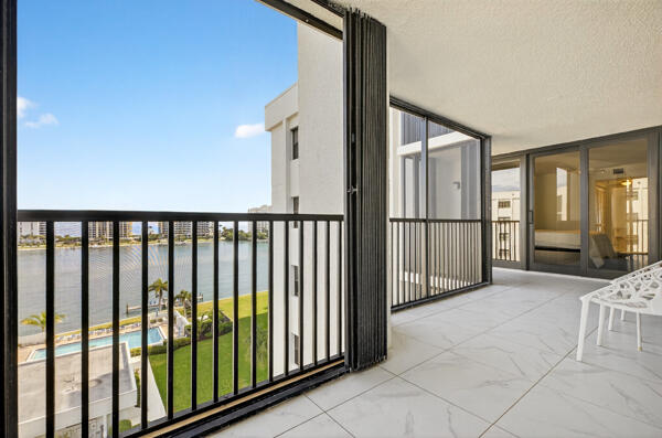 19800 Sandpointe Bay #708 Tequesta, FL 33469