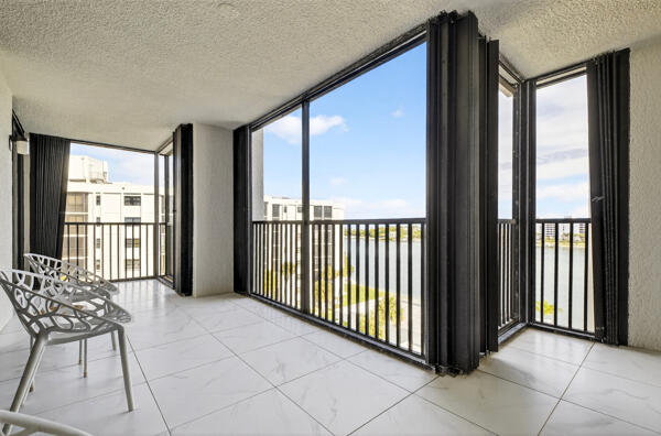 19800 Sandpointe Bay #708 Tequesta, FL 33469