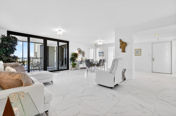 19800 Sandpointe Bay #708 Tequesta, FL 33469