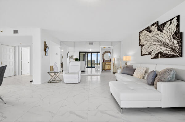 19800 Sandpointe Bay #708 Tequesta, FL 33469