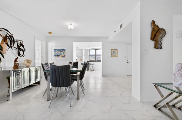 19800 Sandpointe Bay #708 Tequesta, FL 33469